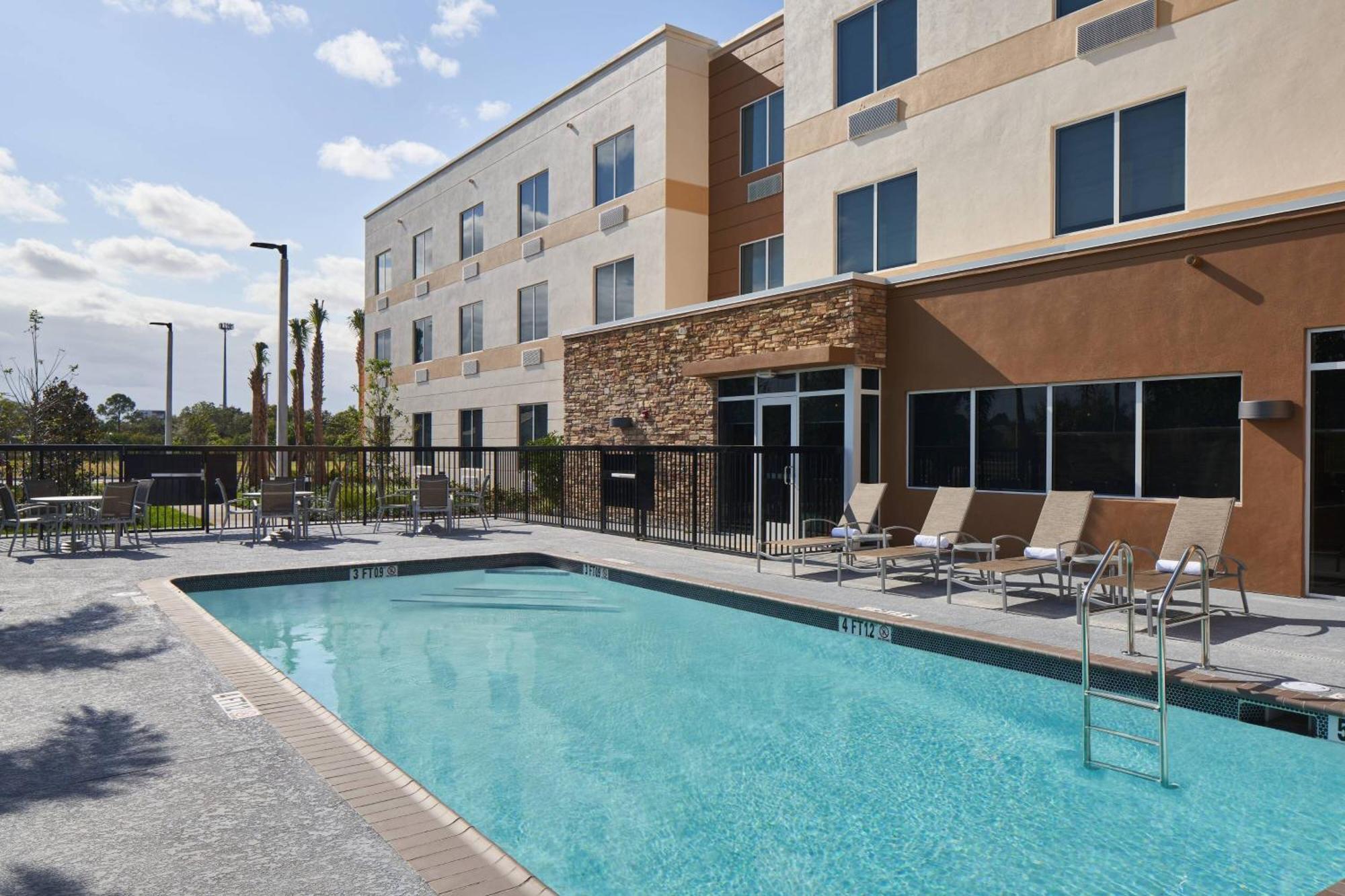 Fairfield Inn & Suites Веро Бич Экстерьер фото
